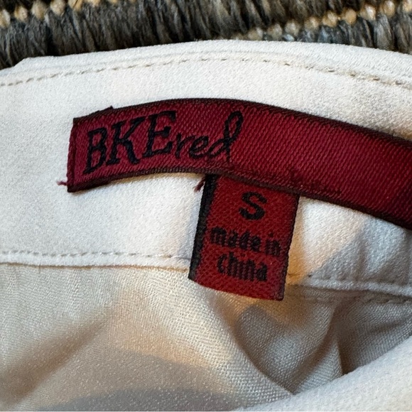 White Sleeveless Cut Out Mandarin Collar Blouse - Picture 4 of 4